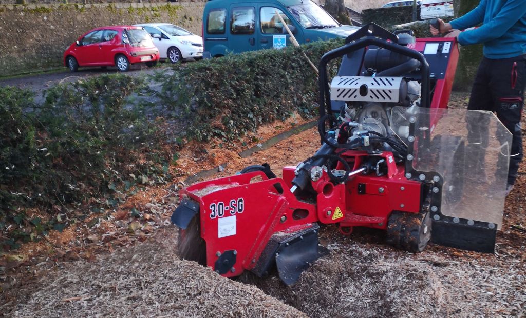 Serpe - Dessouchage et rognage